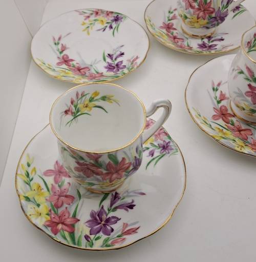 1950`s Royal Standard Garden Glory Demitasse 5 Cups ,6 Saucers (1 Cup chipped and 1 hairline Crack)