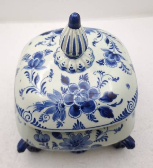 Antique 1920`s Victorian Delft Blauw Trinket Box -Holland-(2 CHIPS)