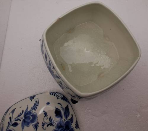 Antique 1920`s Victorian Delft Blauw Trinket Box -Holland-(2 CHIPS)