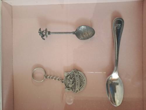 Silver Keyring & 2 Silver Spoons Arlington International Racecourse Sept.2 1990 Million X -Framed