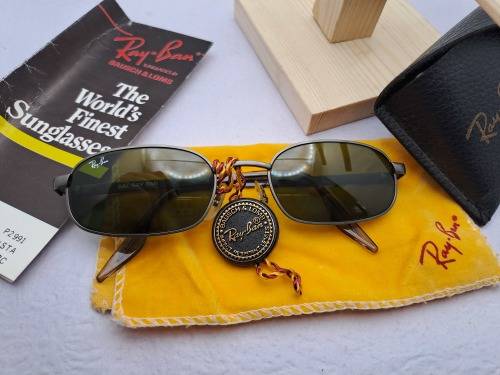Original Vintage Ray-ban Sunglasses Unused -with Box ,Manual and Cloth.