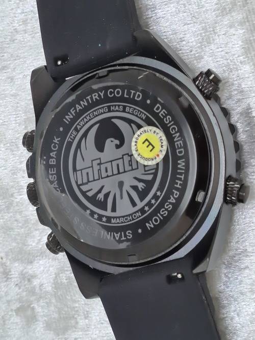 Big Face Mens watch with rubber band -working -Unused (see description)