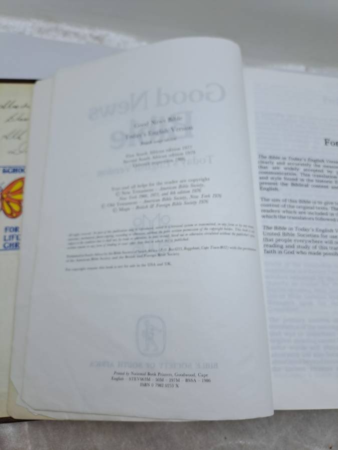 Vintage Bible 1986:The Good News Bible ISBN 0 7983 0253 XISBN 0 7983 0253 X (Binding is loose)