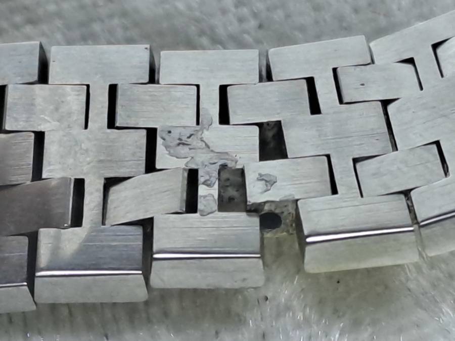 Pre-owned Vintage 1980 Seiko 5933-5010 Mens Quarts watch 010557-Working -strap link need repairs