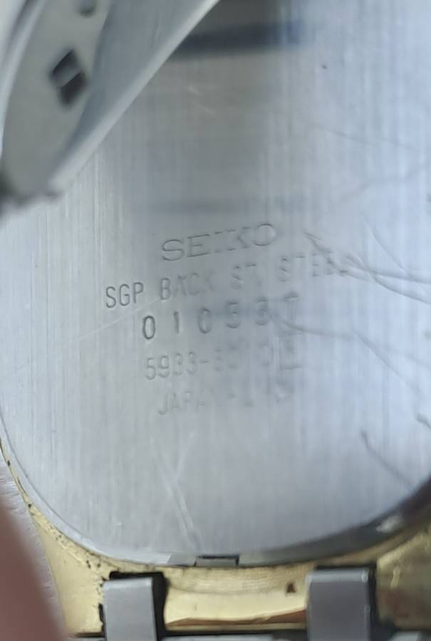 Pre-owned Vintage 1980 Seiko 5933-5010 Mens Quarts watch 010557-Working -strap link need repairs