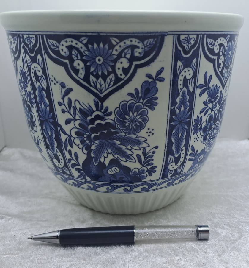 Large Vintage Dutch Delfts Royal Sphinx Floral Cachepot Planter Jardiniere
