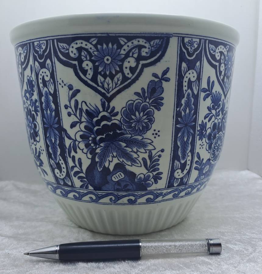 Large Vintage Dutch Delfts Royal Sphinx Floral Cachepot Planter Jardiniere
