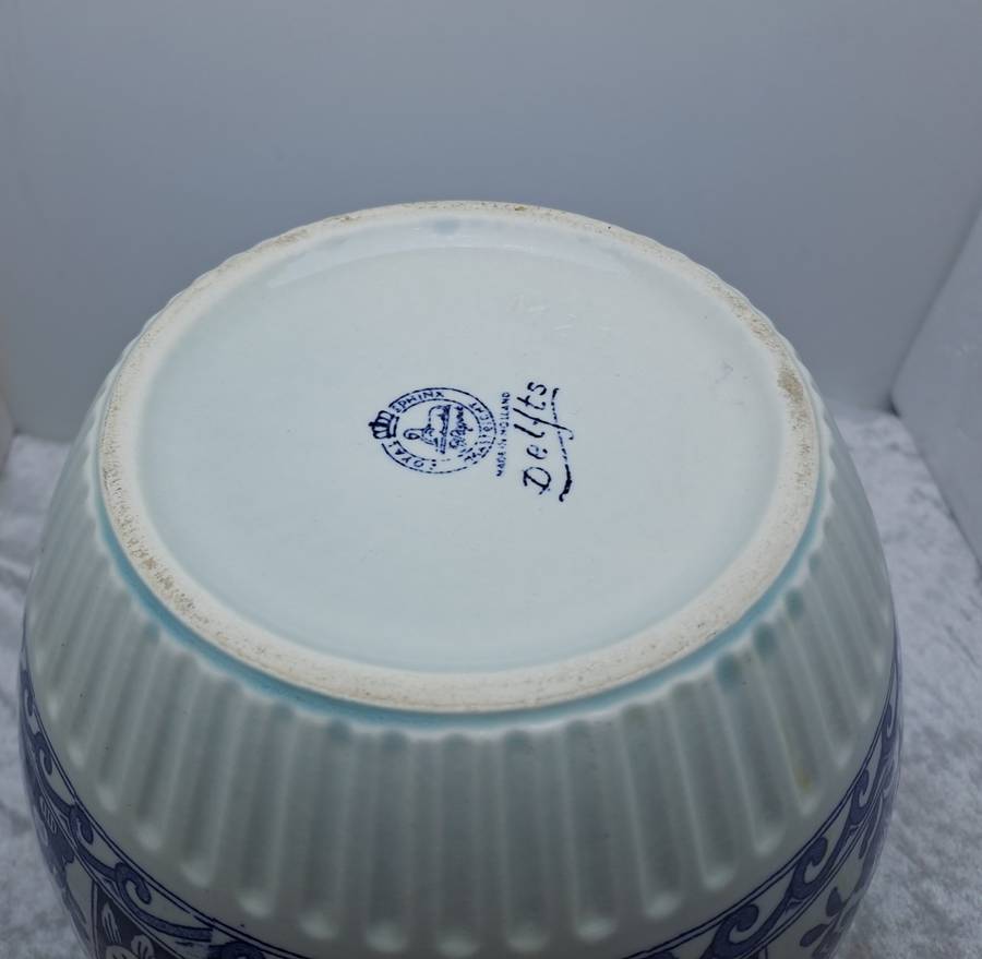 Large Vintage Dutch Delfts Royal Sphinx Floral Cachepot Planter Jardiniere