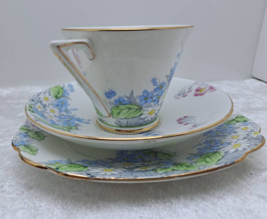 21pc Vintage Royal Standard Bone China `Wild Flower`  Art Deco Tea set (Creamer Chipped)