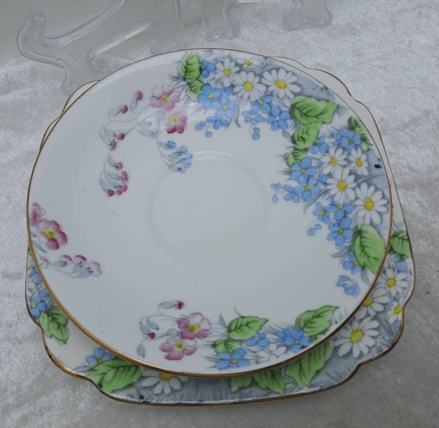 21pc Vintage Royal Standard Bone China `Wild Flower`  Art Deco Tea set (Creamer Chipped)