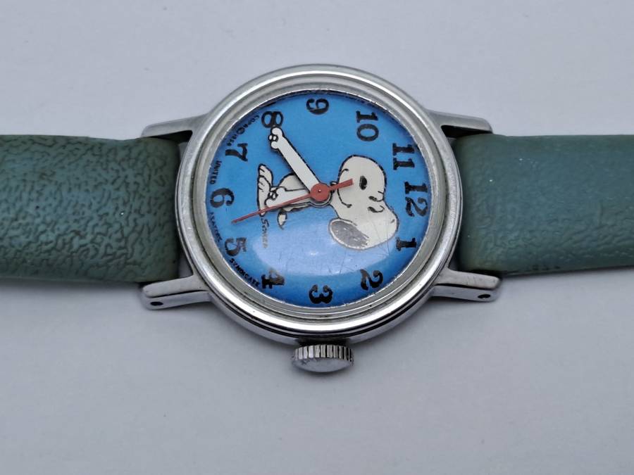 Vintage 1970`s United Feature Syndicate Snoopy Mechanical Kids watch -Working.