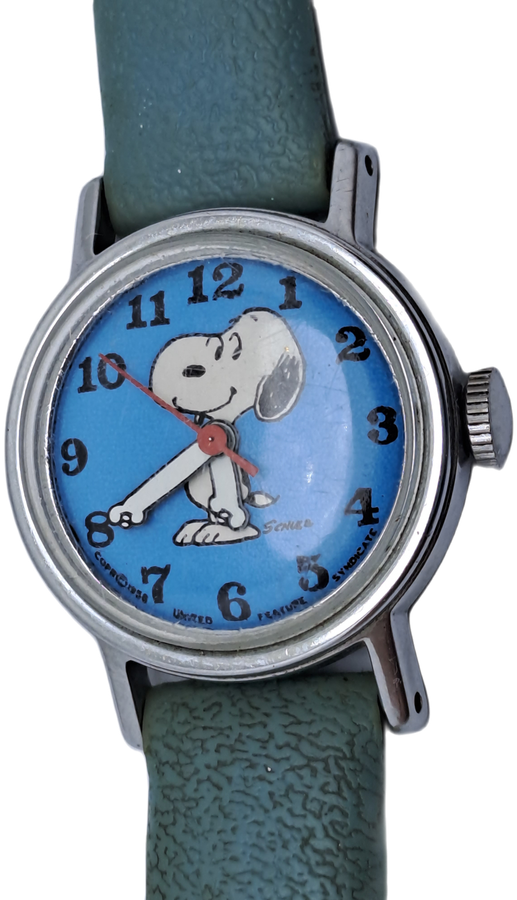 Vintage 1970`s United Feature Syndicate Snoopy Mechanical Kids watch -Working.