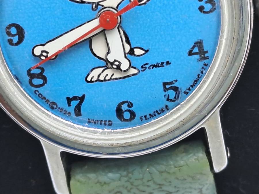 Vintage 1970`s United Feature Syndicate Snoopy Mechanical Kids watch -Working.