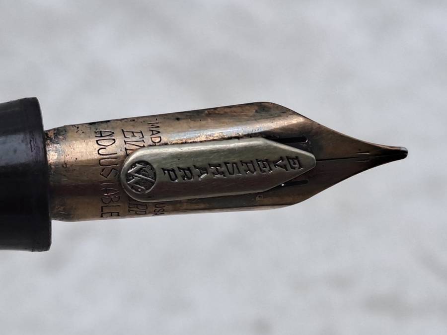 Vintage Wahl EVERSHARP Fountain Pen -Lever Fill- Made in The USA - will need restoration.