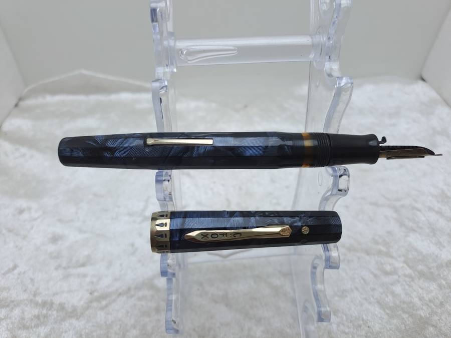 Vintage Wahl EVERSHARP Fountain Pen -Lever Fill- Made in The USA - will need restoration.