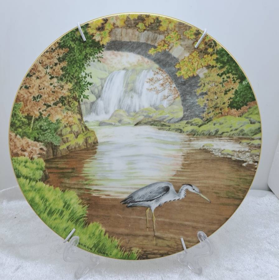 Vintage 1987 Royal Doulton Decorative Plate Waterside Series `The Heron` -WITH WIRE HANGER