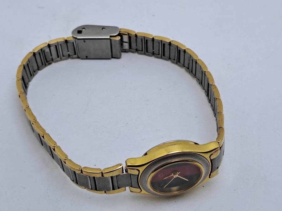 Vintage Ladie`s Gucci 2035 Quartz  Watch -Singapore Movement -Working