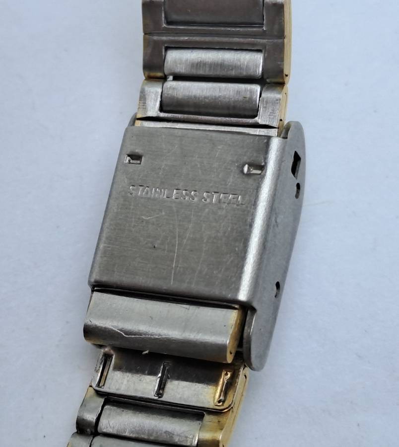 Vintage Ladie`s Gucci 2035 Quartz  Watch -Singapore Movement -Working