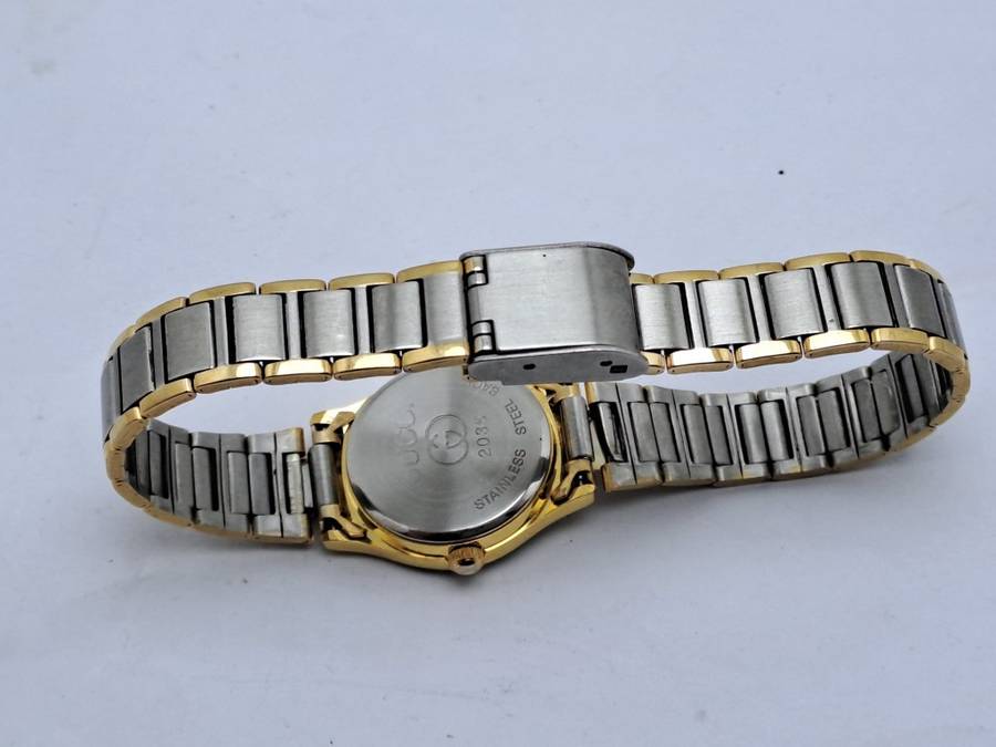 Vintage Ladie`s Gucci 2035 Quartz  Watch -Singapore Movement -Working
