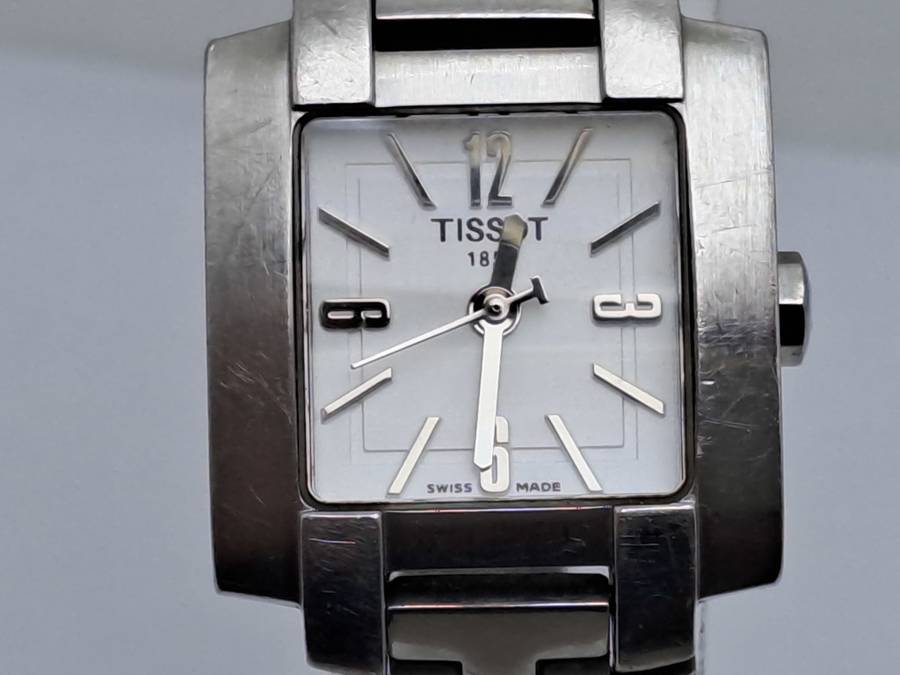 Pre-owned Ladies Tissot Quartz Watch L835/935 SKP-JA-1 -Working- a piece of the strap is missing,