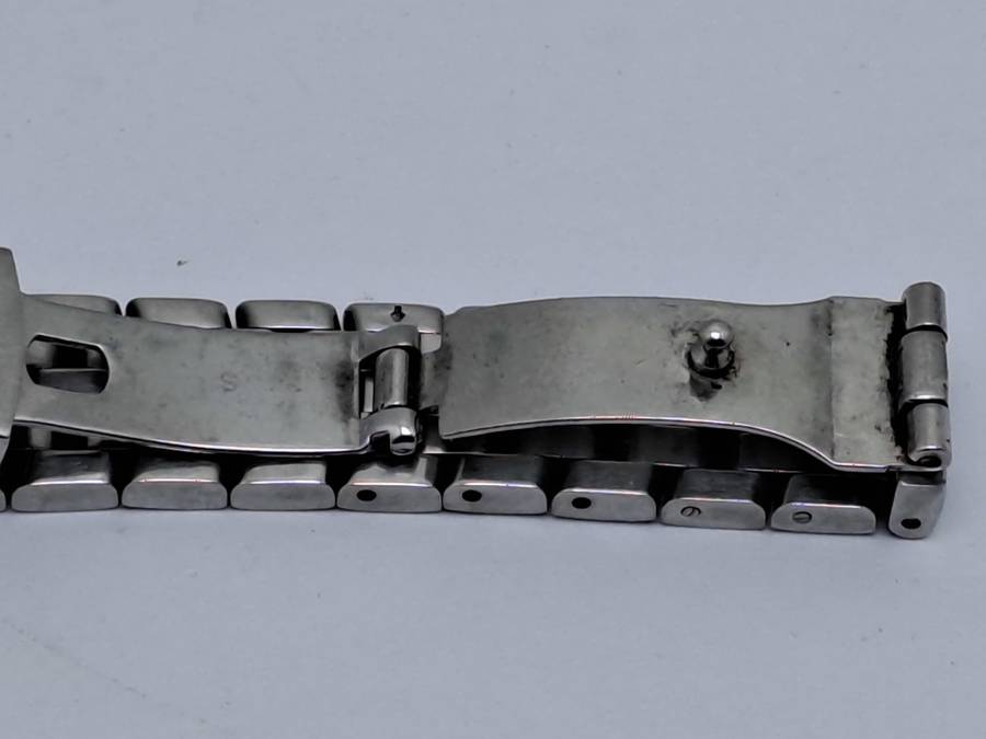 Pre-owned Ladies Tissot Quartz Watch L835/935 SKP-JA-1 -Working- a piece of the strap is missing,