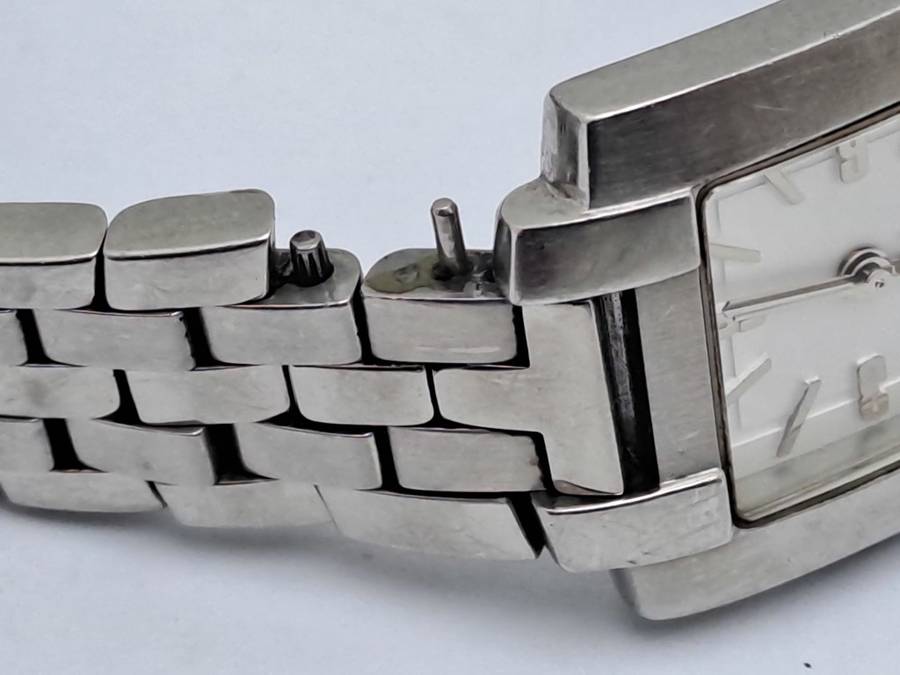 Pre-owned Ladies Tissot Quartz Watch L835/935 SKP-JA-1 -Working- a piece of the strap is missing,