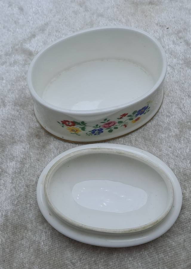Small Vintage Crown Fine Bone China Not Forgotten Trinket Box with Lid Staffordshire England.