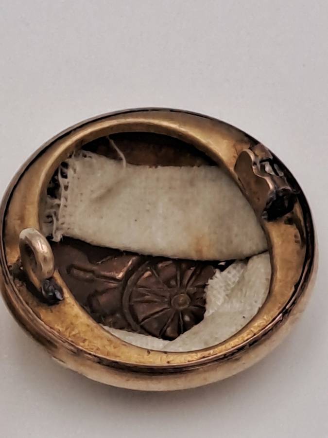 2 Original WW1 Royal Artillery Regiment Tunic Buttons- 26mm-one is missing the pin