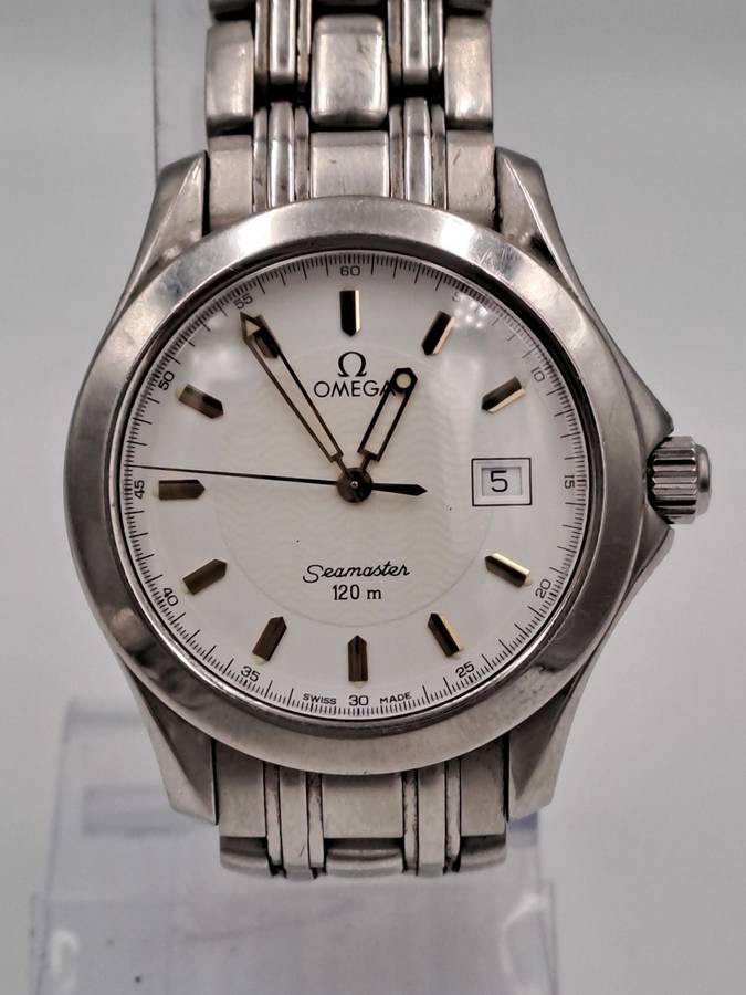 Pre-0wned 1990`s Omega Seamaster 120m Mens Quartz watch -Very Good Condition