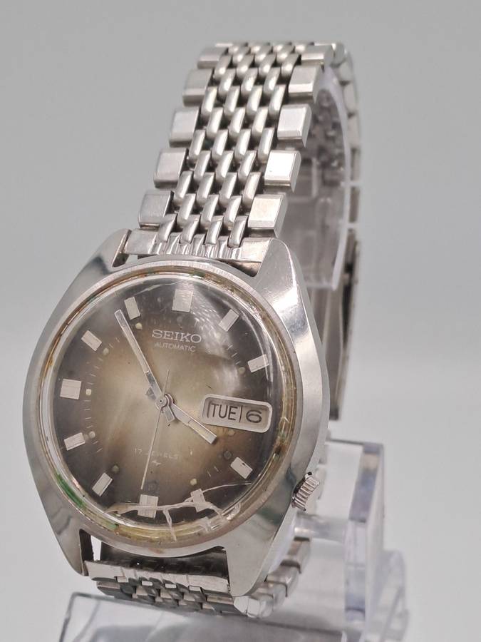 1980`s Seiko Automatic Mens Day/Date watch -WORKING - 17 Jewels - Need new Crystal.