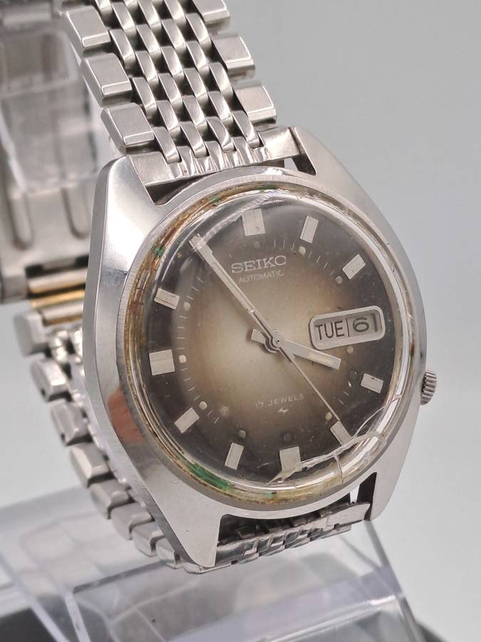 1980`s Seiko Automatic Mens Day/Date watch -WORKING - 17 Jewels - Need new Crystal.