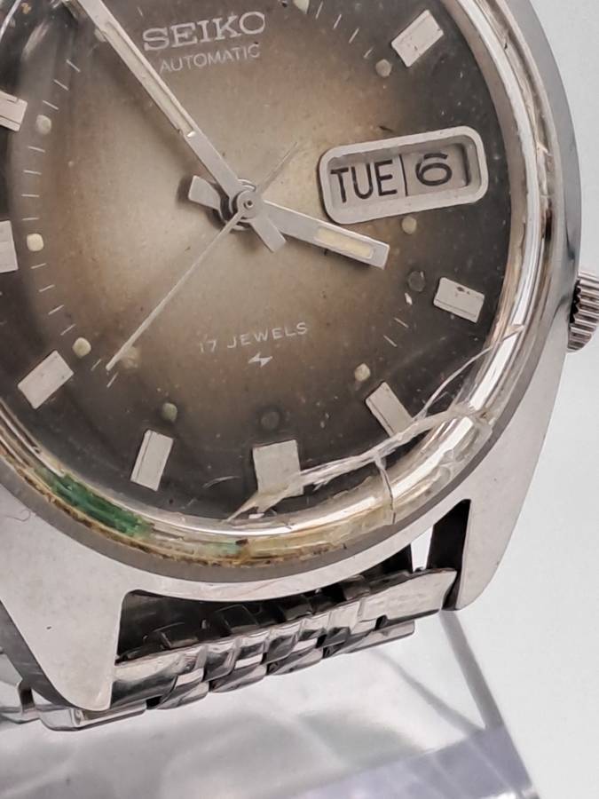 1980`s Seiko Automatic Mens Day/Date watch -WORKING - 17 Jewels - Need new Crystal.