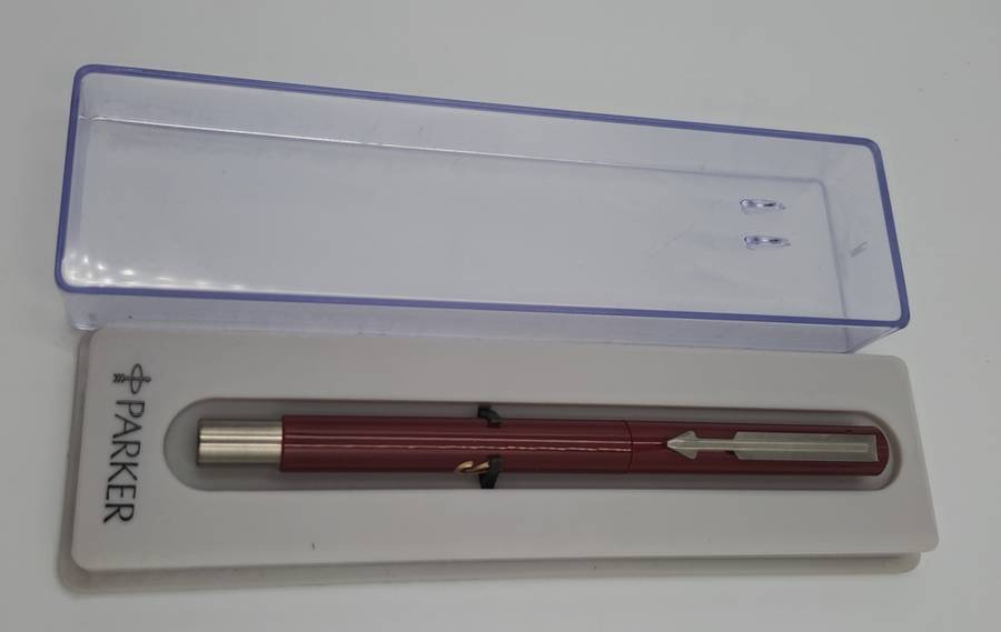 Pre-owned 2008 Parker Arrow Maroon Rollerball Pen  ..  In case , Ink still ok