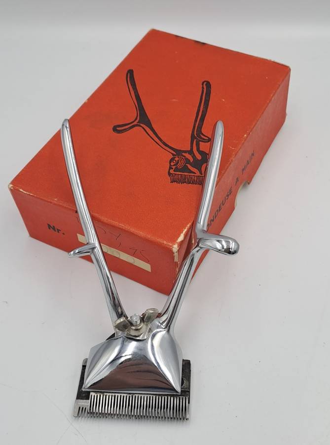 Vintage French Hair Clippers in Original Box -Good Condition