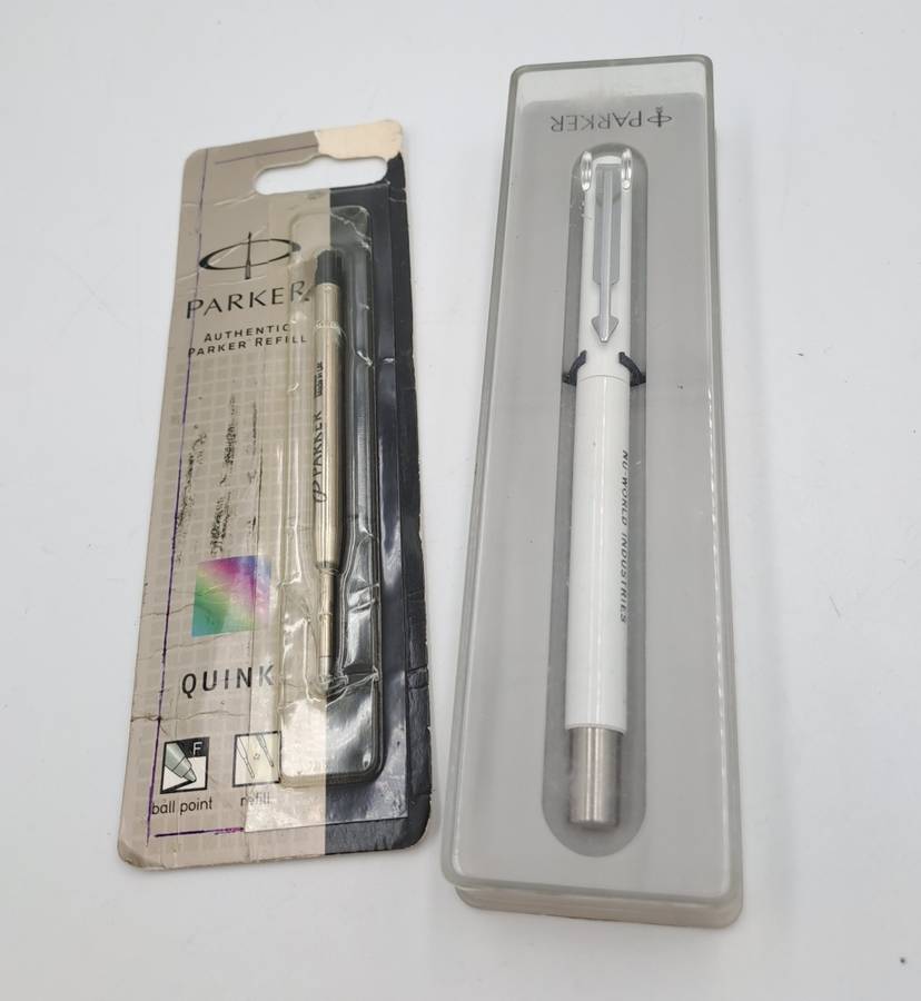 Vintage Branded White Parker Pen - no refill - will include a spare refill as in photos