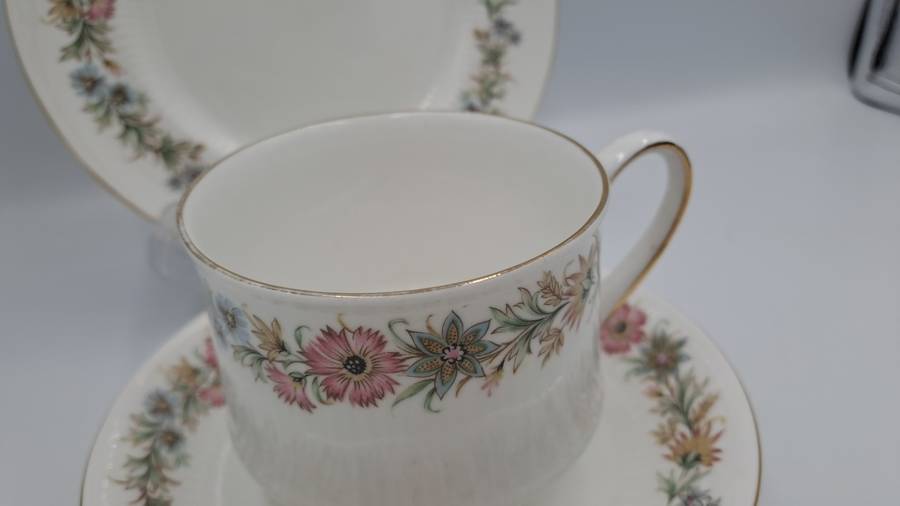 Vintage Paragon BELINDA By appointment to her Majesty the Queen Trio-4 available
