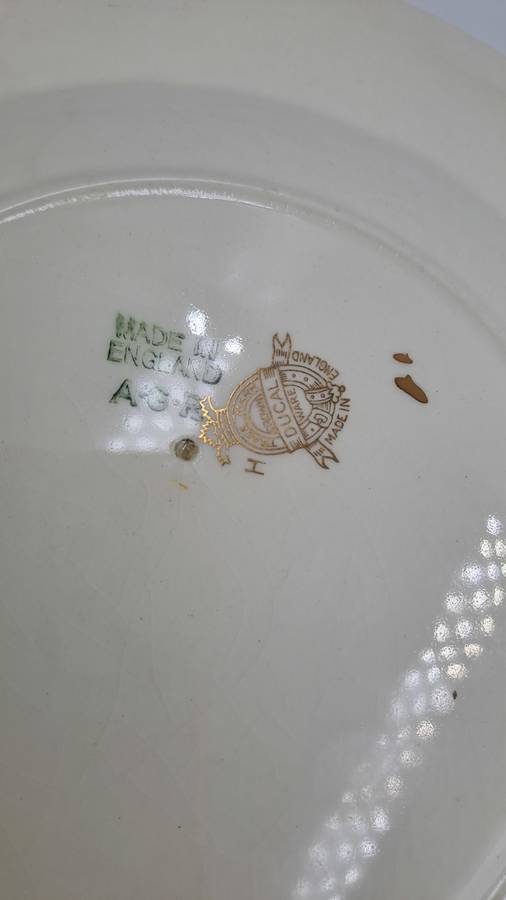 3 Vintage Crown Ducal A.G.R. England burgundy & gold Plates 227mm