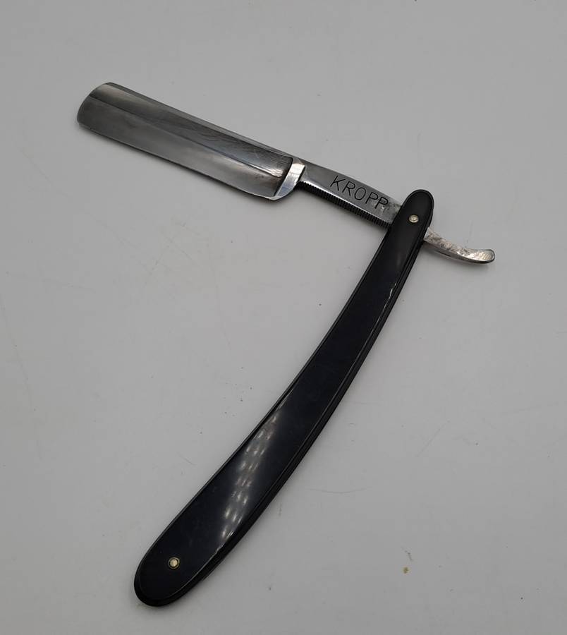 Vintage Kropp cut throat razor - made and ground in Sheffield England