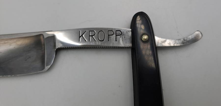 Vintage Kropp cut throat razor - made and ground in Sheffield England