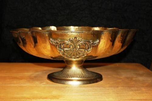 a Large Vintage Brass Bowl (Handles missing) see all photo's  1.225kg  334x228x155mm