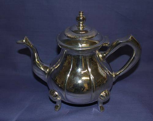 a Royal Manchester Silver plated Tea pot 980g -240mm (w) x 200mm (h)- See more
