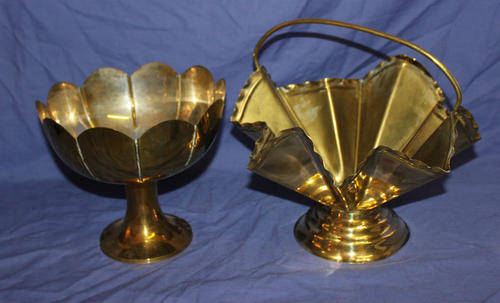 Crazy R1 Start!!  2 Brass Vases 970g 240x235mm and 185 x 200mm  - see More