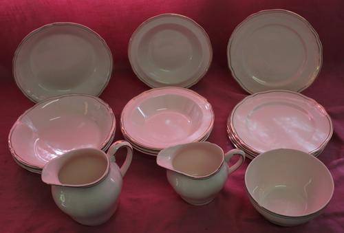 16 Piece Alfred Meakin England  2 jugs , sugar bowl (chip) 5 plates 4 cerial and 4 desert bowls
