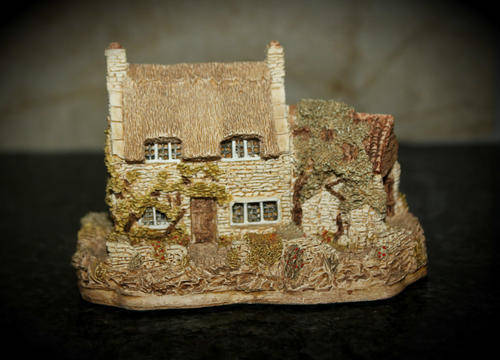 Collectable Hand made England  Liliput Lane "Gobblers Cottage"