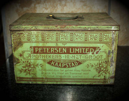Antique Petersen "Echte Huis Apotheek" Tin with medicine bottols and tools .see more