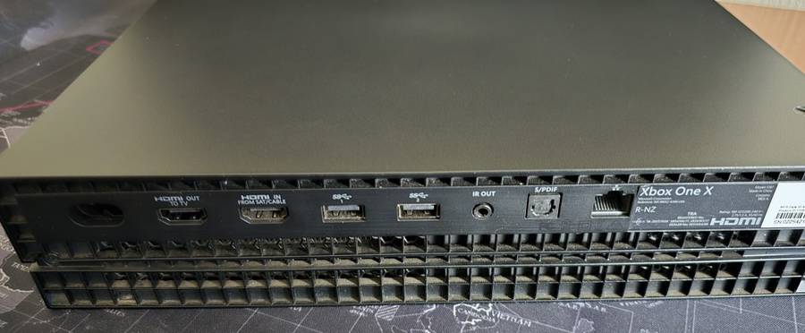 XBOX one X - 1TB (4K Gaming)