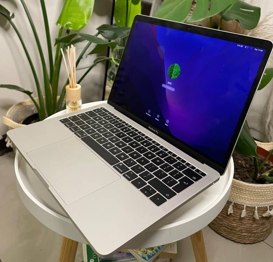 2017 MACBOOK PRO  CORE I5