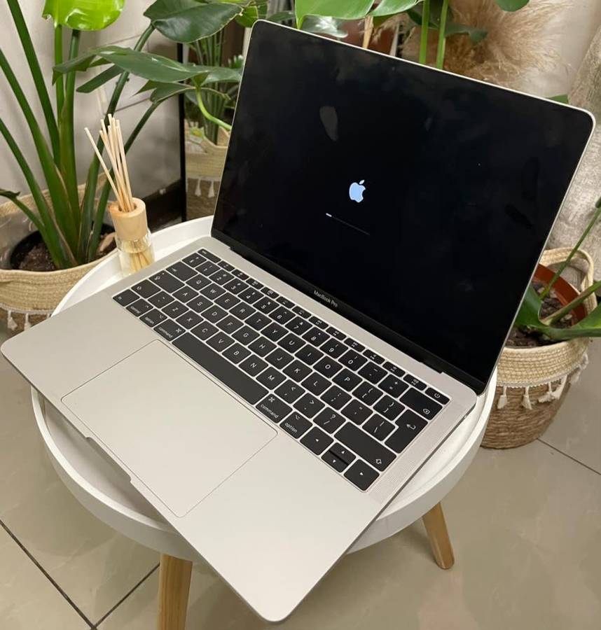 2017 MACBOOK PRO  CORE I5