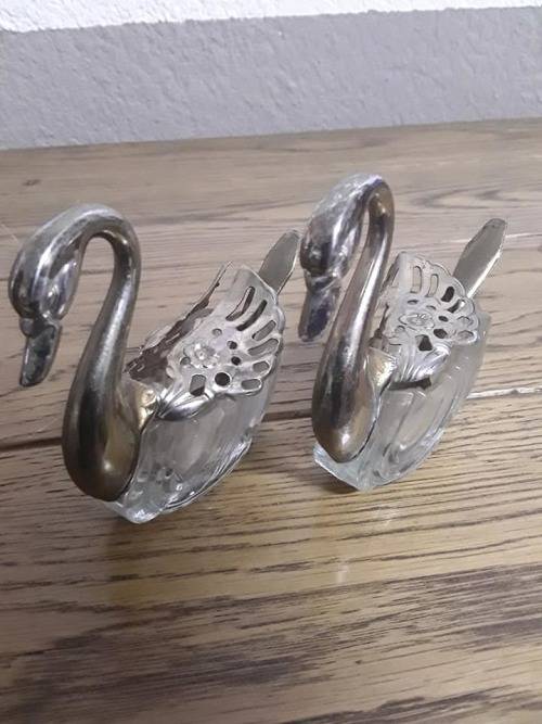 Beautiful Jam/Sugar Swan Bowls.
