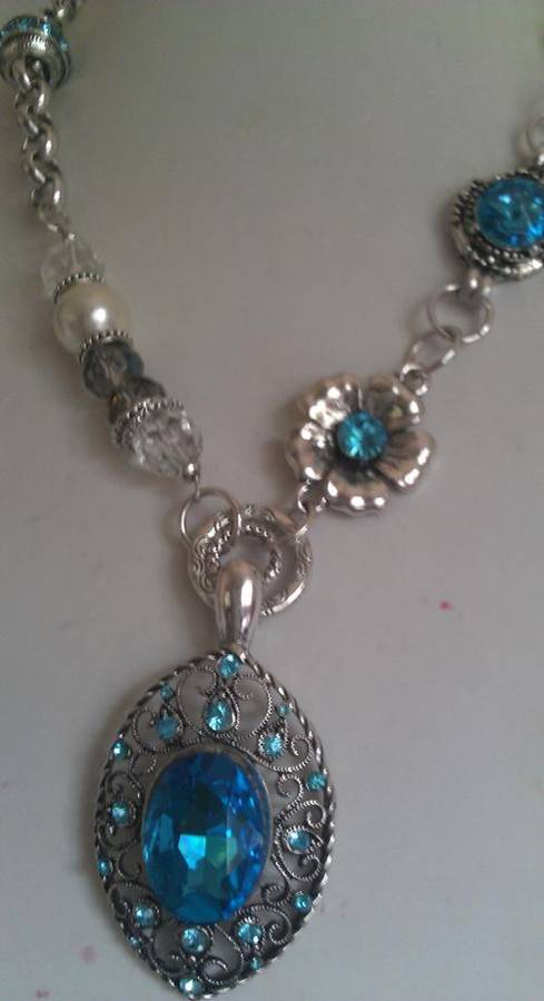 Gorgeous Tibetan Silver Necklace with Turquoise Rhino Stone Pendant